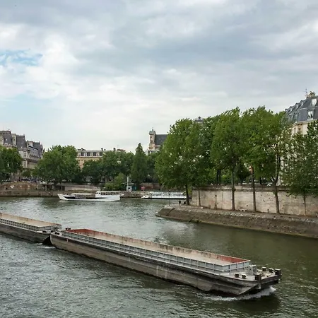 Veeve - Classical On Ile De La Cite Apartment *