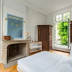 Veeve - Classical On Ile De La Cite