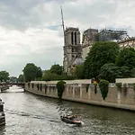 Veeve - Classical On Ile De La Cite